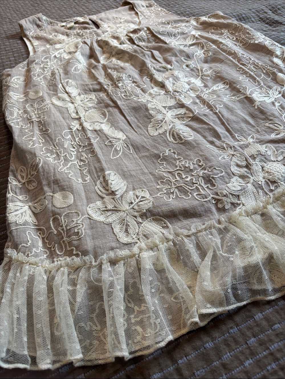 Krazy Kat Embroidered Sleeveless Tunic Top Size Small Tan Cotton Boho Ruffle